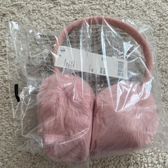 Urban Outfitters Faux Fur Earmuffs NWT - Pink - Picture 4 of 6